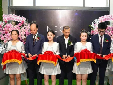 Nhiều gương mặt nổi tiếng xuất hiện tại showroom mỹ phẩm Neom Malaysia khẳng định chất lượng