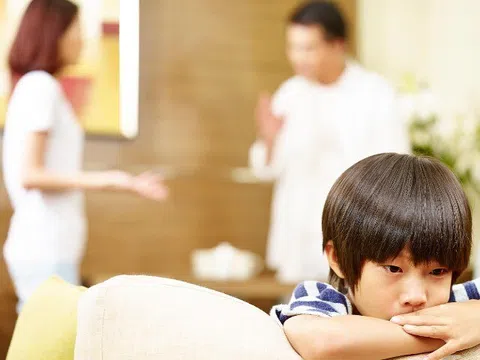 "Mẹ hãy ly hôn với bố đi!", lời cầu xin của cậu bé 10 tuổi khiến mẹ nghẹn ngào khi biết nguyên do