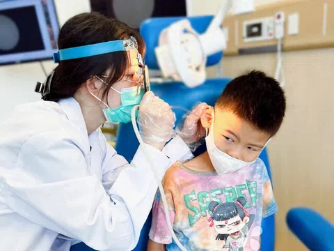 Bé trai 10 tuổi bị mất thính lực sau khi đi bơi về, đến bệnh viện bác sĩ đưa ra cảnh báo khẩn cấp