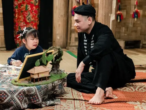 "Mẹ vắng nhà Ba là siêu nhân" tập 15: Khắc Việt bối rối khi ái nữ bật khóc, "cười khờ" vì quý tử