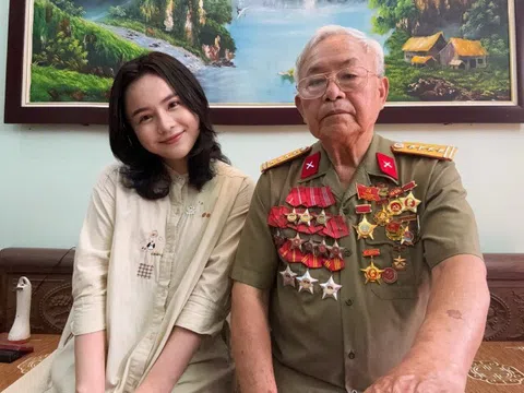 Ca sĩ Thái Trinh kể về bố ruột là Đại tá: "Ông đang mong bế cháu ngoại lắm rồi"