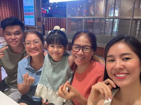 Lê Phương đưa mẹ ruột và mẹ chồng đi kỷ niệm đám cưới đúng ngày 8/8, 8 năm vẫn nồng nàn với chồng trẻ Trung Kiên