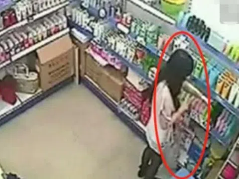 Camera cửa hàng tiện lợi ghi lại cảnh bé gái lén lút trộm đồ, nhân viên thấy thứ đứa trẻ cầm trên tay mà xót xa