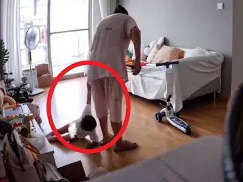 Mẹ đi làm xa gửi con 2 tuổi cho bà nội chăm, kiểm tra camera liền thất kinh khi thấy bà hành hạ cháu