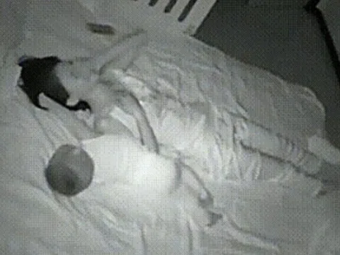 Có cô giúp việc con gái tối nào cũng ngủ sớm, tôi nghi ngờ lén đặt camera, biết lý do tôi tăng lương 20 triệu/tháng