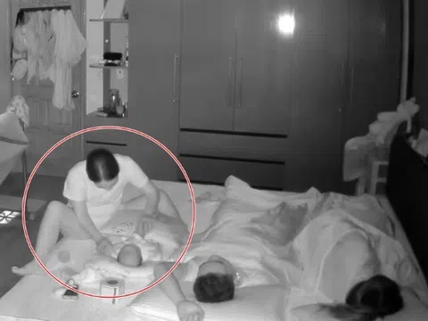 Camera ghi cảnh giữa đêm vợ chồng đang ngủ, mẹ chồng âm thầm làm một việc khiến con dâu phải đi kể khắp nơi