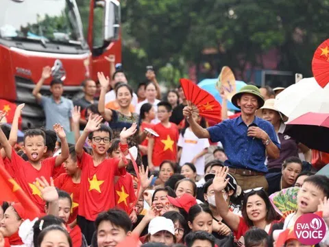 Giới trẻ, đổ ra đường Hà Nội ngày hợp luyện 21/8: Tình yêu nước nồng nàn và lòng biết ơn sâu sắc dành cho Quân đội Việt Nam