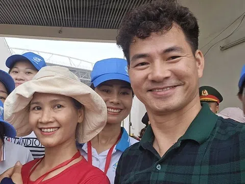 Anh em Núi - Biển của "Sóng ở đáy sông" hội ngộ tại lễ diễu hành A80, NSND Xuân Bắc ấp ủ làm phim phần 2