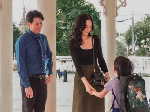Chồng cũ đưa bạn gái đến thăm con, lúc về anh bỏ quên ví tiền trên bàn, mở ra xem tôi liền xin tái hôn