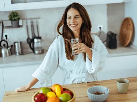 Uống nước trước hay sau bữa ăn, lúc nào tốt hơn? Thời điểm vàng lại bị nhiều người dễ dàng bỏ qua