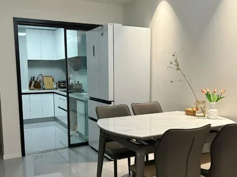 Tủ lạnh nên đặt ở nhà bếp, phòng ăn hay phòng khách? Nghe lời thợ lành nghề, tôi liền đổi vị trí đặt tủ lạnh