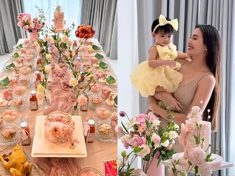 Võ Hoàng Yến làm tiệc thôi nôi cho con gái quốc tịch Mỹ không thiếu thứ gì, mâm cúng tone hồng tuyệt đẹp
