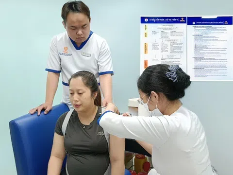 Mũi tiêm giúp mẹ bầu bảo vệ bé yêu khỏi Ho gà ngay từ khi con lọt lòng