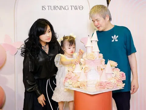 NSND Thanh Lam và bức ảnh "2 gia đình ghép làm 1": Thương con riêng lẫn cháu của chồng, vẫn là người nhà với Quốc Trung