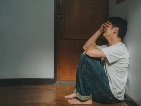 Đưa bạn thân đến nhà qua đêm, 9 giờ tối thấy cô ấy từ nhà tắm bước ra, tôi về phòng đóng chặt cửa