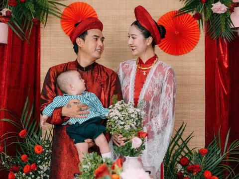 Hồ Quang Hiếu bế con trai làm lễ vu quy với vợ kém 17 tuổi, 2 mẹ hạnh phúc chứng kiến ngày trọng đại