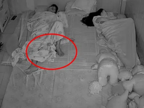 Cặp vợ chồng để con nằm giữa khi ngủ chung giường, hình ảnh camera giám sát gây giật mình