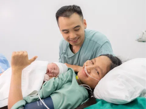Hoa hậu H'Hen Niê sinh con đầu lòng: Chồng nhiếp ảnh gia khóc khi vợ "vượt cạn", em bé chào đời trông cực yêu