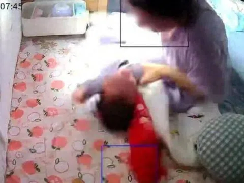 Thấy con ngủ tư thế lạ, người mẹ đau lòng phát hiện con 3 tháng tuổi bị giúp việc bạo hành, nhồi nhét ti giả vào miệng