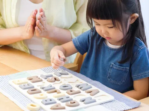 Đòn bẩy nâng bật bé vẽ chuyện lớn…"tí hon"