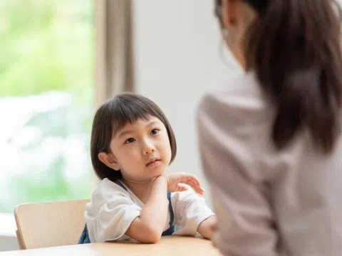Mẹ hỏi con gái: “Sao dạo này hay dậy nửa đêm?”, nghe câu trả lời người mẹ liền tái mặt