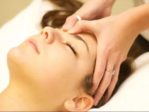 Hướng dẫn cách bấm huyệt giảm đau đầu đơn giản, hiệu quả ngay tại nhà