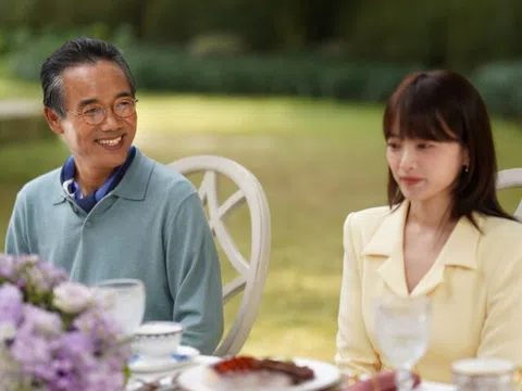 Sinh nhật bố chồng con dâu tặng phong bì 20 triệu, ông chuyển lại 50 triệu kèm lời nhắn khiến tôi lo sợ