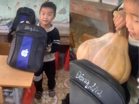 Bé trai vùng cao vác món quà 3kg đến trường tặng cô giáo, ai nhìn cũng "tan chảy" vì quá đáng yêu