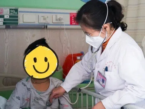 Cứ cuối tuần con gái lại kêu đau bụng, mẹ nghẹn ngào khi BS khuyên: Bố mẹ ly hôn đi!
