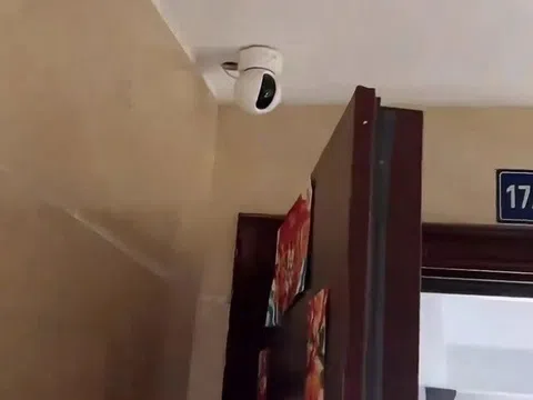 Mẹ Việt gây tranh cãi khi lắp camera theo dõi con 24/24 và cấm con chơi với bạn dưới 8,25 điểm
