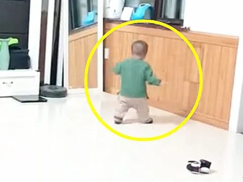Nghịch ngợm nên bị mắng, cháu trai 1 tuổi liền có hành động khiến bà nội thất kinh, CĐM lên tiếng cảnh tỉnh