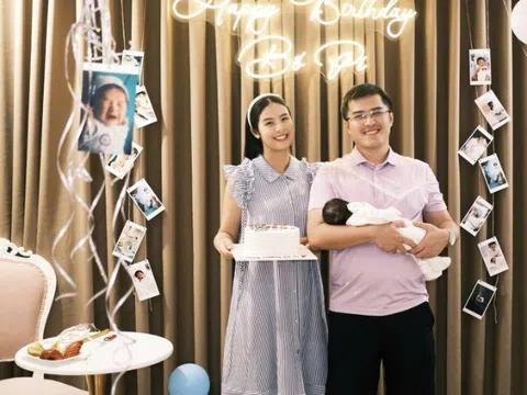Hoa hậu Ngọc Hân bế con trai tổ chức sinh nhật cho chồng, quý tử nay khôi ngô nằm ngủ ngoan trong lòng bố