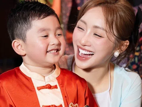 Cưng xỉu clip quý tử Chi Bảo khoanh tay "nịnh bố" để xin tiền, đưa ra nhiều "lý lẽ", tự nhận là em bé ngoan