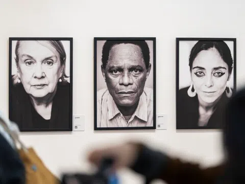 Nhiếp ảnh gia Đức nổi tiếng Birgit Kleber khai mạc triển lãm cá nhân "nhìn hay được nhìn" tại Hà Nội