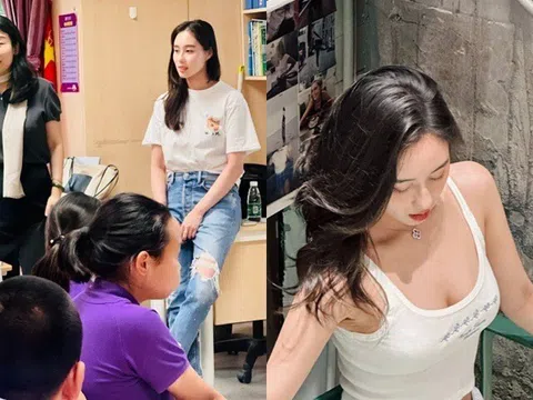 Gặp cô giáo tiểu học 9X mặc giản dị khi đi dạy, tan làm lái xe 17 tỷ về biệt thự khu nhà giàu