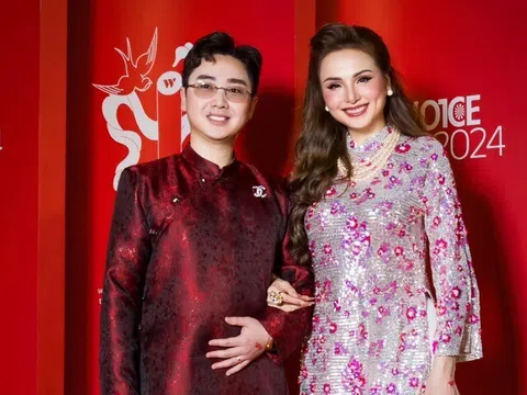 Hoa hậu Diễm Hương sinh con cho chồng thứ 3 tại Canada, quý tử đầu lòng 10 tuổi "lên chức" anh trai