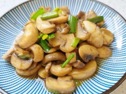 Loại rau duy nhất giàu vitamin D đem xào đơn giản nhưng cực ngon và bổ