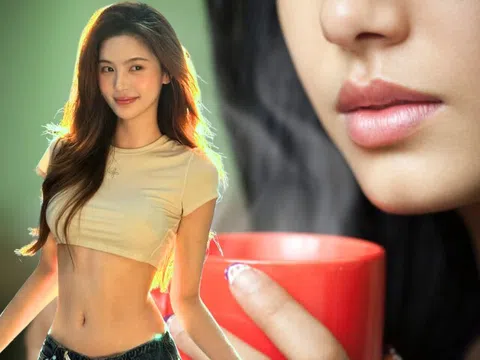 Cô gái giảm 25kg sau 4 tháng tiết lộ uống 5 cốc nước này thay đồ ăn khuya chẳng khác gì đi hút mỡ mà lại không tốn kém