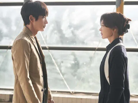 Cưới vợ trẻ kém 17 tuổi, vợ cũ bắt chuyển hết tài sản cho cô ấy, tôi cảm kích và đồng ý luôn