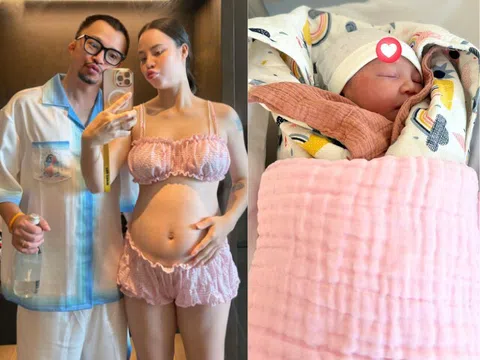 Một "anh trai" đình đám Vbiz khoe cảnh đưa vợ kém 13 tuổi đi đẻ, visual mẹ bỉm sáng bừng, nhóc tỳ được đặt tên đặc biệt