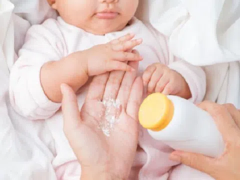 Tại sao mùa đông trẻ em lại dễ mắc bệnh rôm sảy, đâu sẽ là bí quyết giúp bố mẹ tạo "lá chắn" cho con?