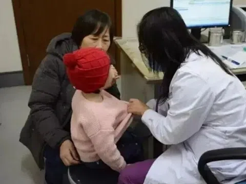 Quát mắng khi dạy con học suốt 2 năm, tình trạng hiện tại của đứa trẻ được bác sĩ thông báo khiến mẹ òa khóc