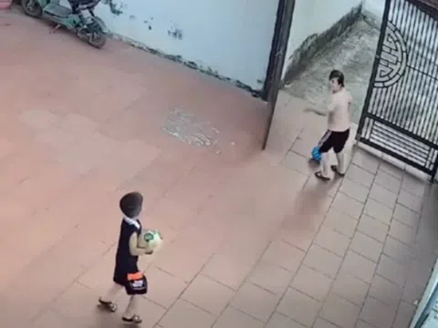 Camera ghi lại cảnh người mẹ hoảng loạn đi tìm con gái mất tích chỉ trong nháy mắt và cái kết bật cười