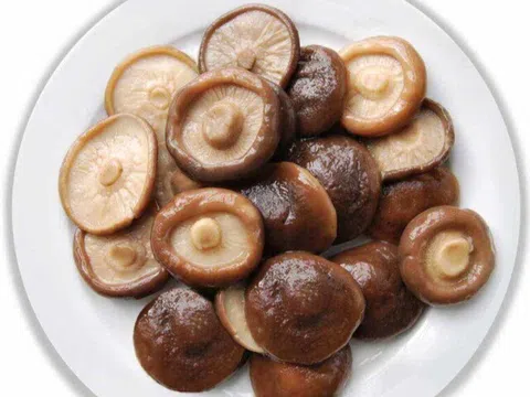 Rửa nấm hương khô dùng nước nóng hay lạnh mới chuẩn, sau 30 năm tôi mới biết đâu là cách làm đúng