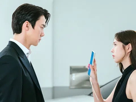 Tình cờ gặp vợ cũ sau 8 năm, thấy 2 người lạ mặt bên cạnh cô ấy, tôi điếng người