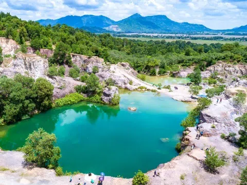 Hồ nào được ví Tuyệt Tình Cốc ở “xứ sở thần tiên”, là chốn “bồng lai tiên cảnh” ai cũng muốn đến một lần?