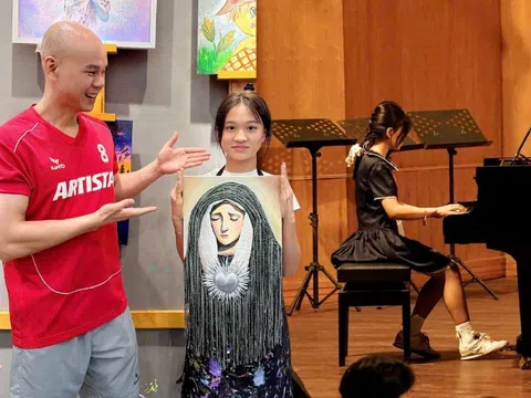 Vừa giành Á quân piano quốc tế, con gái Phan Đinh Tùng ẵm luôn giải nhất cuộc thi vẽ, được sang Pháp triển lãm tranh