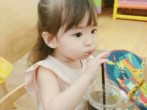 Bà đặt tên cháu gái là Nguyễn Thị Phèn vì tai nạn lúc nhỏ, đứa trẻ lớn lên được ra phòng tư pháp đổi tên ấn tượng