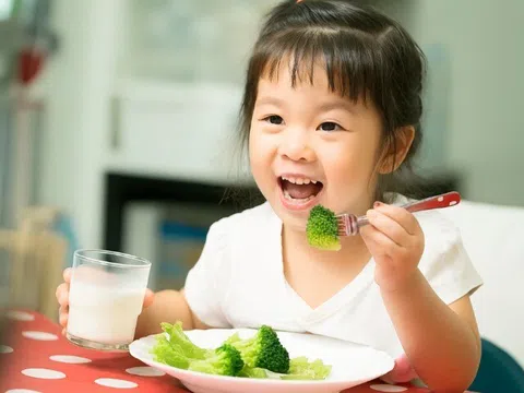 Muốn con lớn lên khỏe mạnh, bố mẹ cần lưu ngay 5 cách xây dựng hệ miễn dịch từ những năm tháng đầu đời