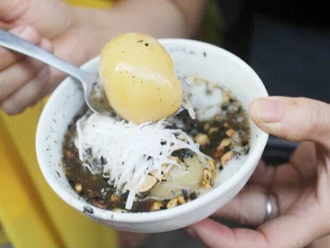 Món bánh ôm trọn mùa đông Hà Nội, càng ăn vỉa hè càng ngon, mách bạn 5 địa chỉ nổi tiếng